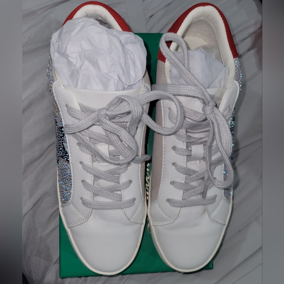 Sneakers - Picture 2 of 6